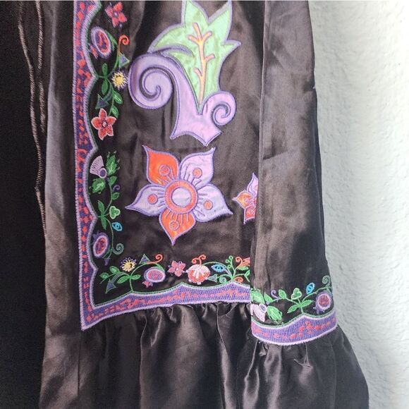 Laura Lees label 100% silk embroidery Mid skirt - Picture 4 of 16